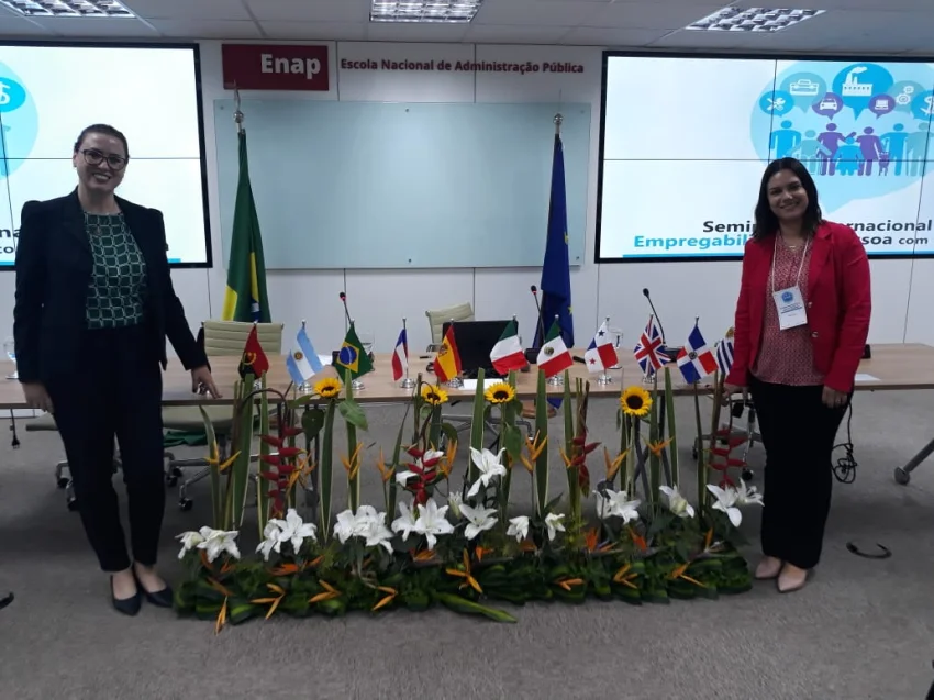 Profissionais da SORRI-BAURU participaram de �Semin�rio Internacional de Empregabilidade da Pessoa com Defici�ncia� em Bras�lia