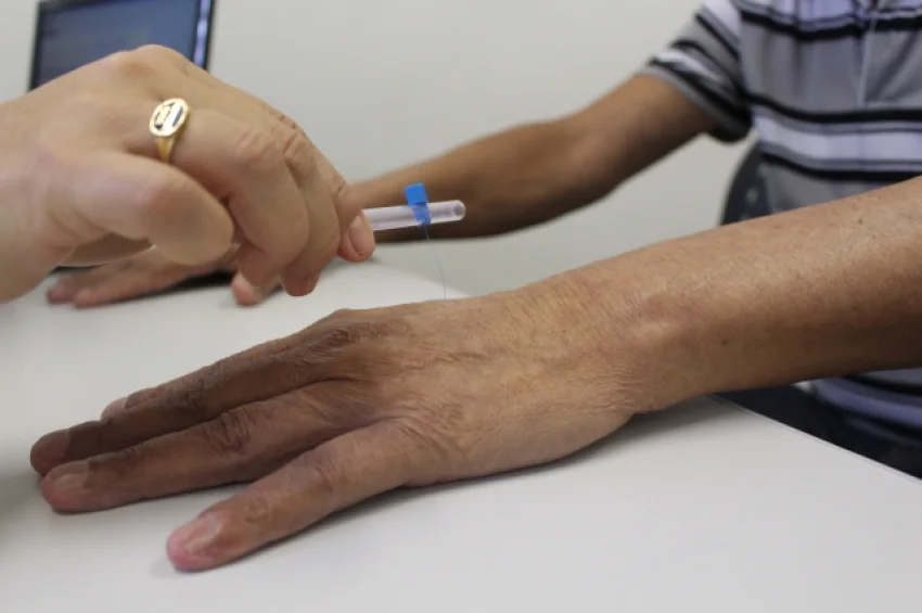 Cuidados de enfermagem da SORRI-BAURU �s pessoas com diabetes.