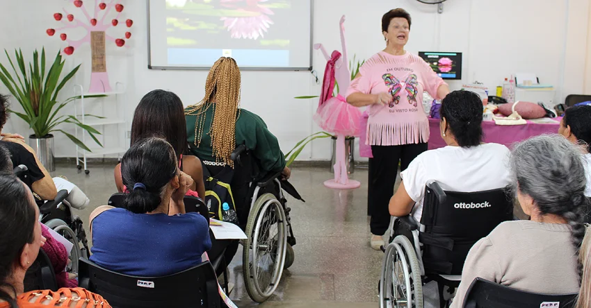 SORRI-BAURU recebe grupo Amigas do Peito