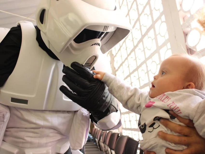 Personagens do Star Wars visitam a SORRI-BAURU