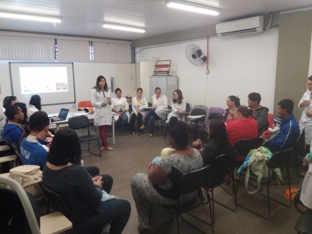 Shantala e Din�micas s�o realizadas com Familiares do Projeto Beb�s Prematuros